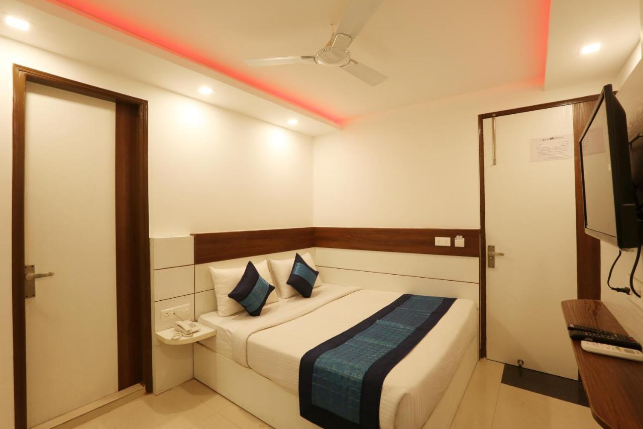 Hotel Ark Wood At Airport New Delhi Exterior foto