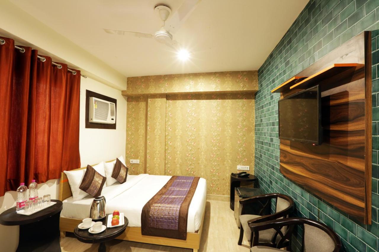 Hotel Ark Wood At Airport New Delhi Exterior foto