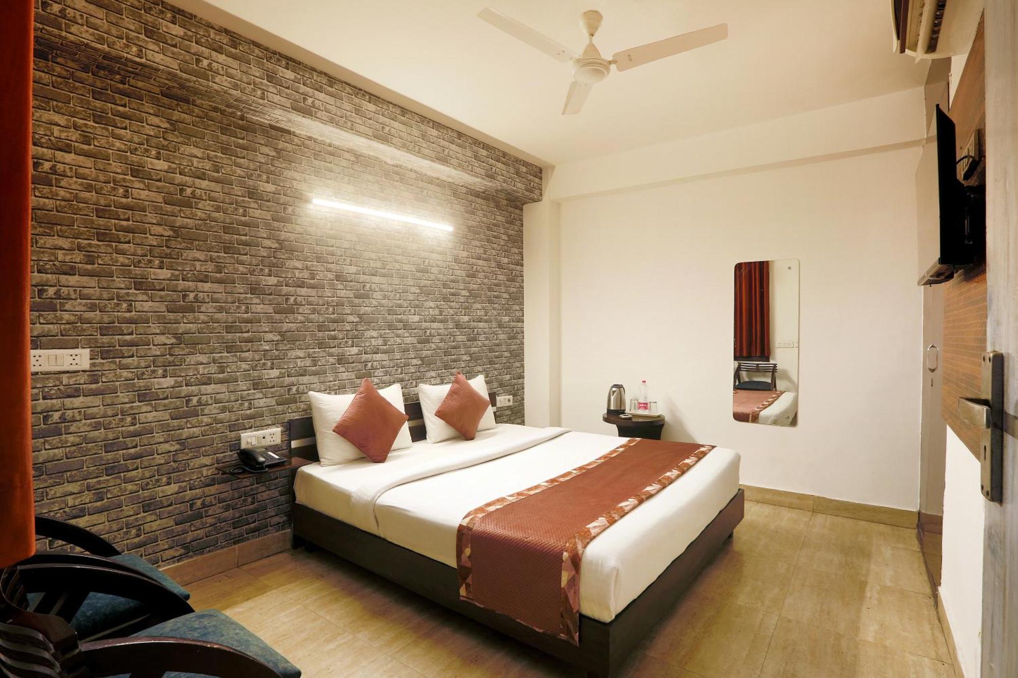 Hotel Ark Wood At Airport New Delhi Exterior foto