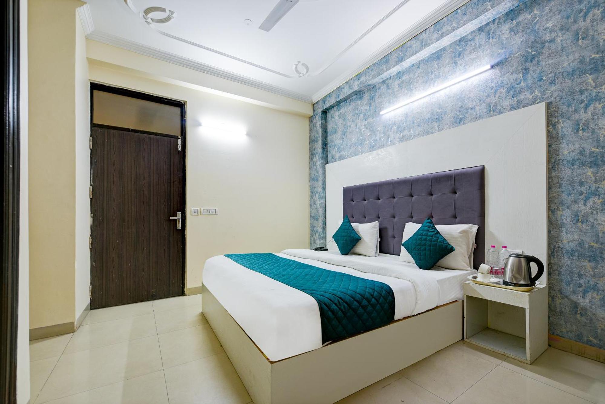 Hotel Ark Wood At Airport New Delhi Exterior foto